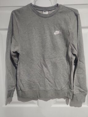 Nike Men's Light Grey Crewneck Sweatshirt with White Swoosh